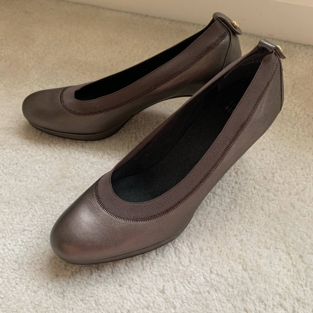 Mint Stuart Weitzman Foresure elastic pumps